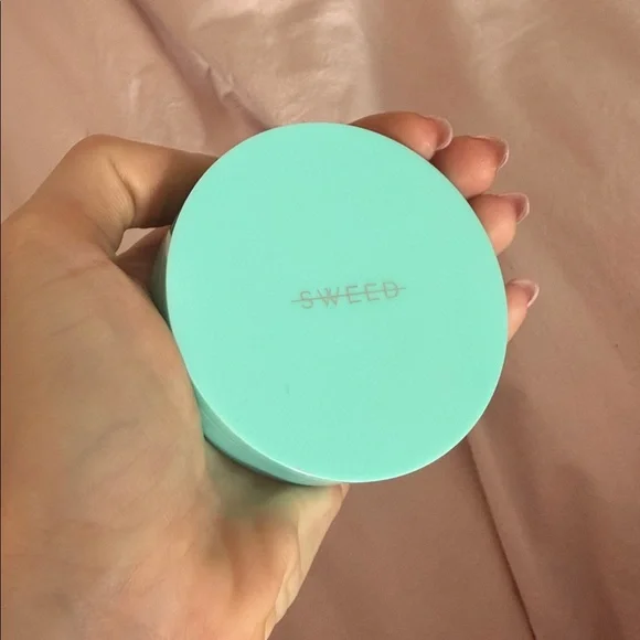 Sweet - Shimmering Highlighter in Aurora - Picture 2 of 3